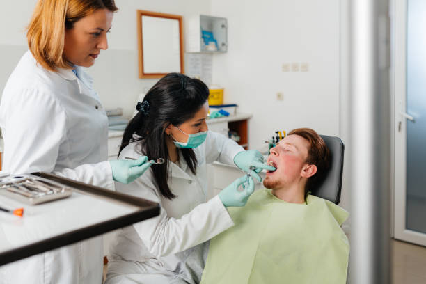 Best Broken or Cracked Tooth Emergency Dentist in Williamsburg, FL
